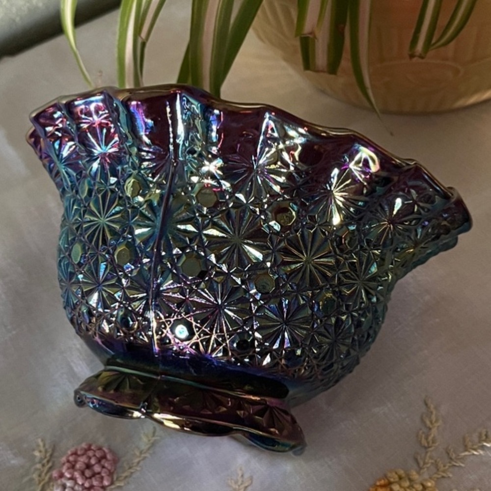 Gorgeous L.E. Smith Amethyst Carnival Glass Ruffled Bowl Daisy & Button Pattern - Picture 9 of 15
